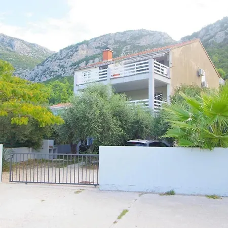 Apartment Am *